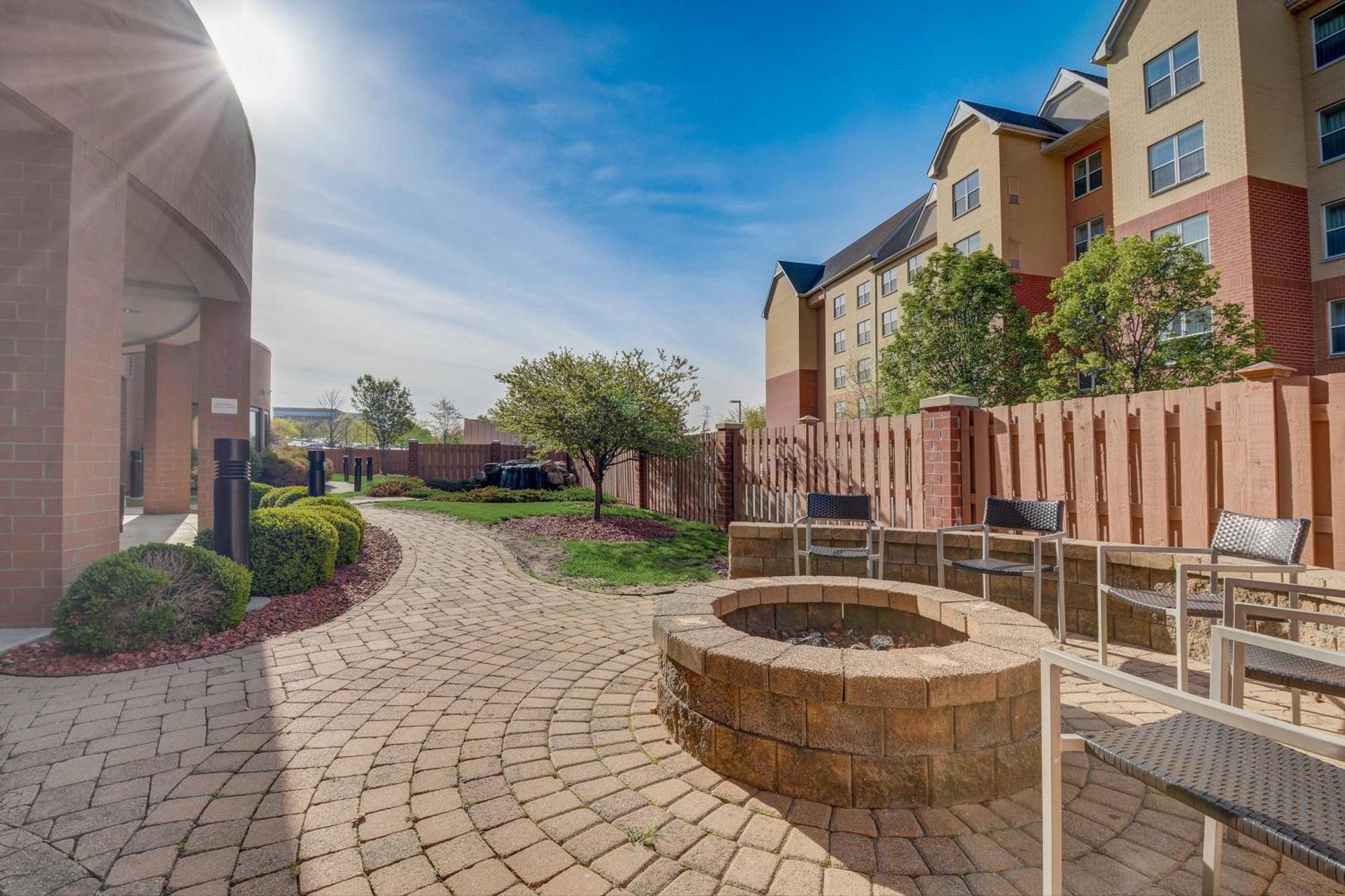 Courtyard Cincinnati North At Union Centre West Chester Exterior foto